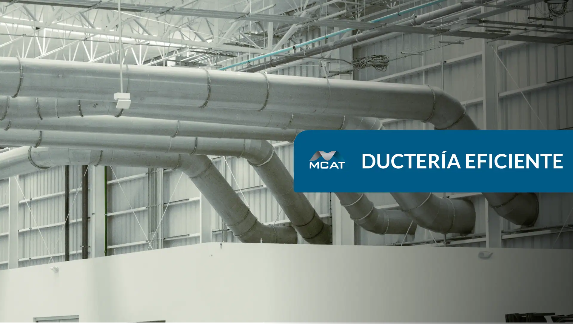 Diagrama de ductería eficiente mostrando un codo de radio amplio para baja pérdida de carga, con logo de Ventilación México.