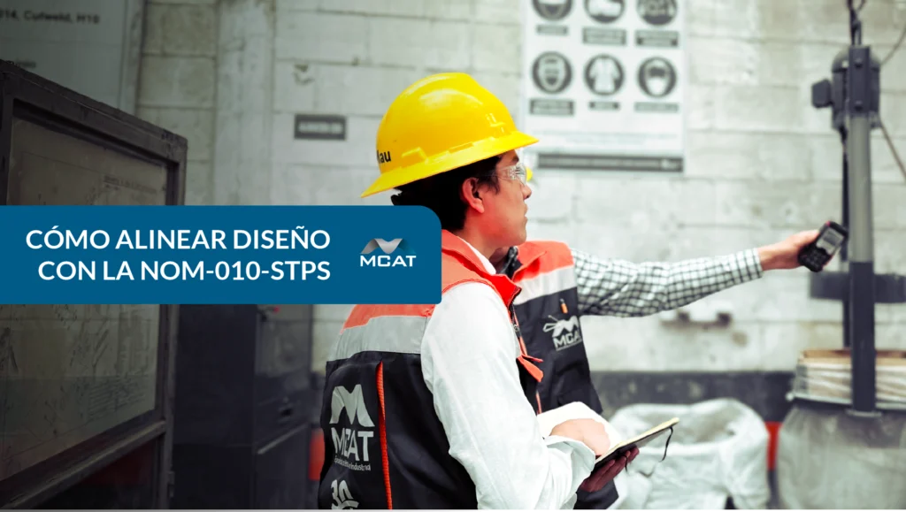 Ingeniero revisando ductería y campana de extracción para cumplimiento NOM-010 en planta industrial